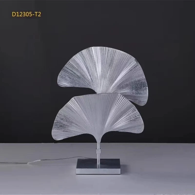 Künstlerische Tischlampe mit Ginkgo-Blatt-Design