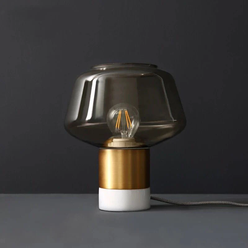 Künstlerische Tischlampe mit geometrischem Design