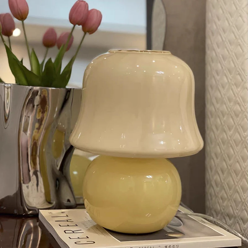 Künstlerische Tischlampe 1790878694