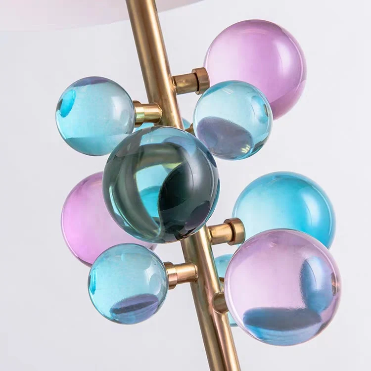 Künstlerische Stehbodenlampe