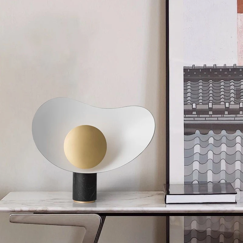 Künstlerische Skulpturale Tischlampe