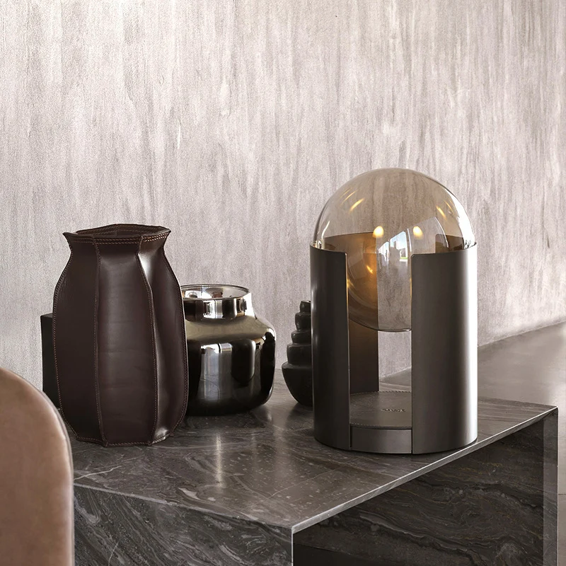 Künstlerische Glastischlampe mit modernem Design