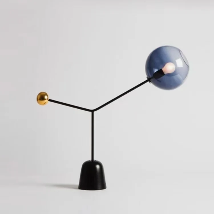 Künstlerische Tischlampe