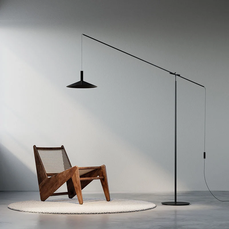 Verstellbare Bogenstehlampe mit minimalistischem Design
