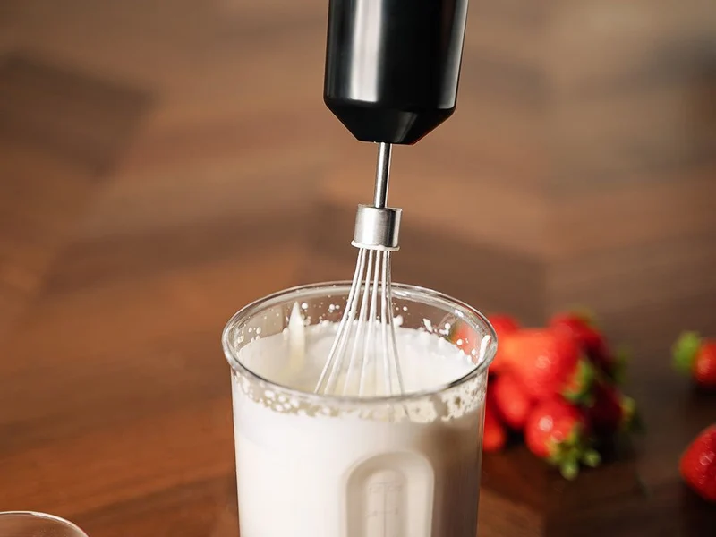 KABELLOSER STABMIXER MIT AKKU