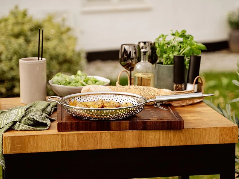 BBQ-GRILLPFANNE MIT ABNEHMBAREM GRIFF 28 CM