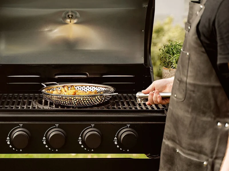 BBQ-GRILLPFANNE MIT ABNEHMBAREM GRIFF 28 CM