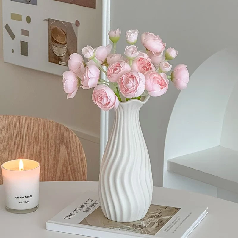 Lebensechter rosa Rosenstrauß