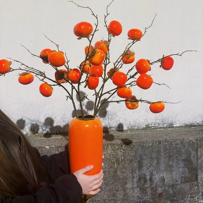 Elegante dekorative Blumenanordnung für die Hausdekoration