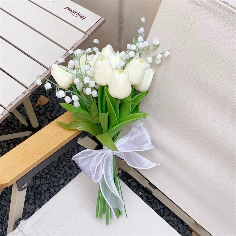 Dekoratives Blumenbouquet für die Heimdekoration