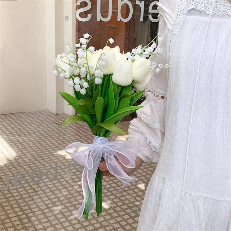 Dekoratives Blumenbouquet für die Heimdekoration
