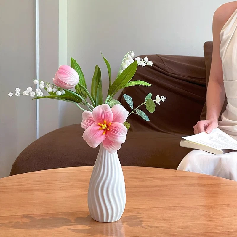 Dekorative künstliche Blumenarrangement