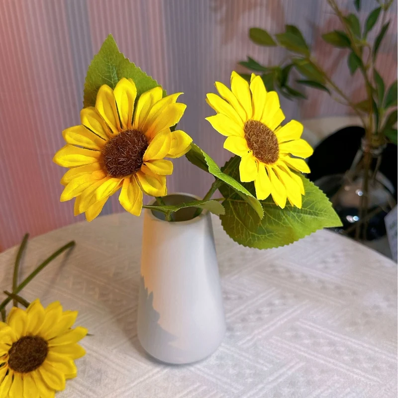 Künstlicher Blumenstrauß für die Dekoration zu Hause