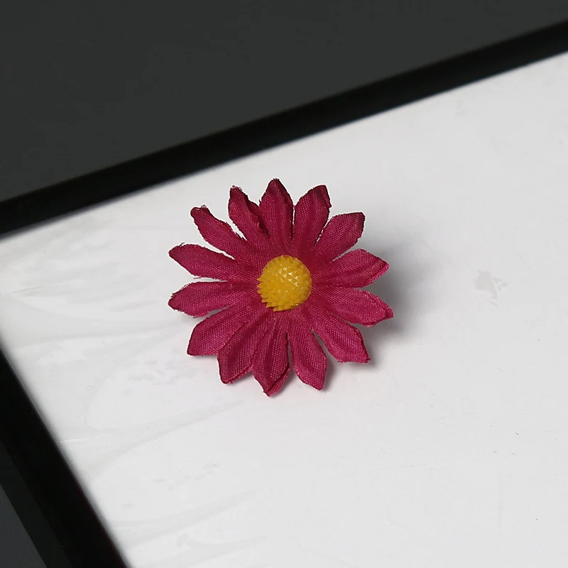 Elegante Stoff Margeritenblume Brosche für dekorativen Gebrauch