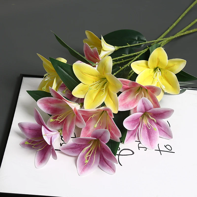 Realistischer synthetischer Lilienstamm