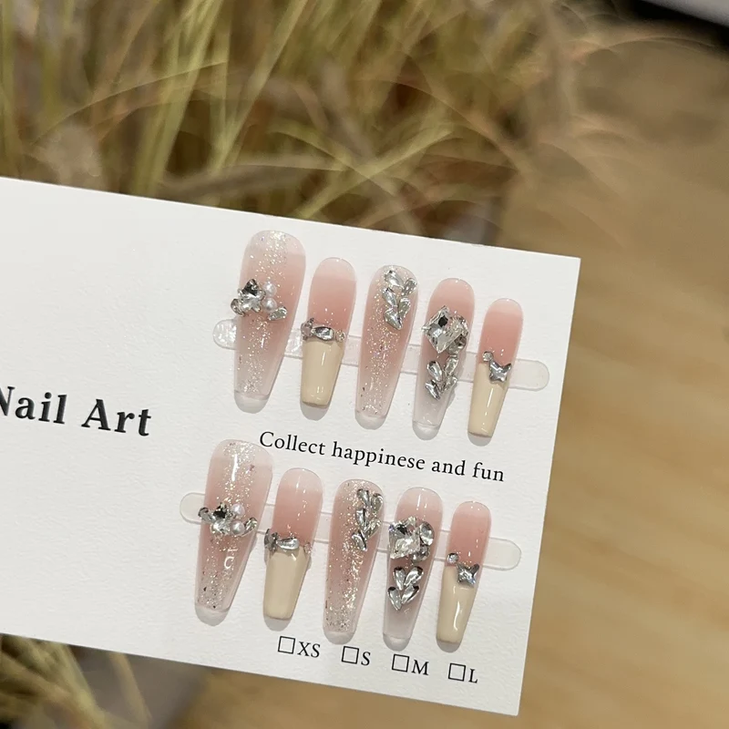 Dekoratives glitzerndes Press-On-Nagelset