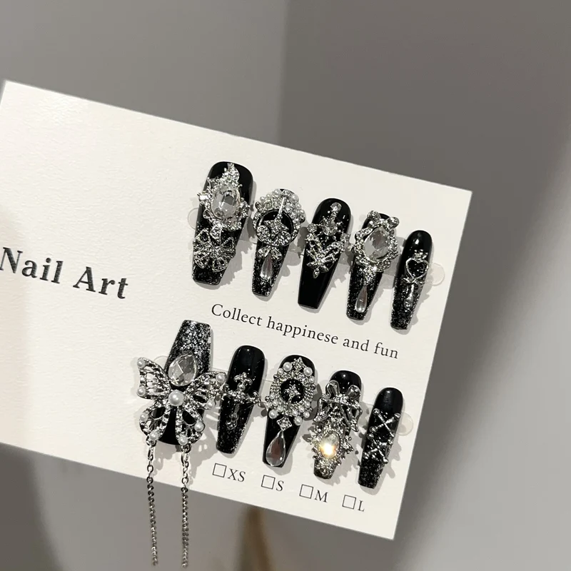 Schickes dekoratives Press-On-Nagelkunst-Set