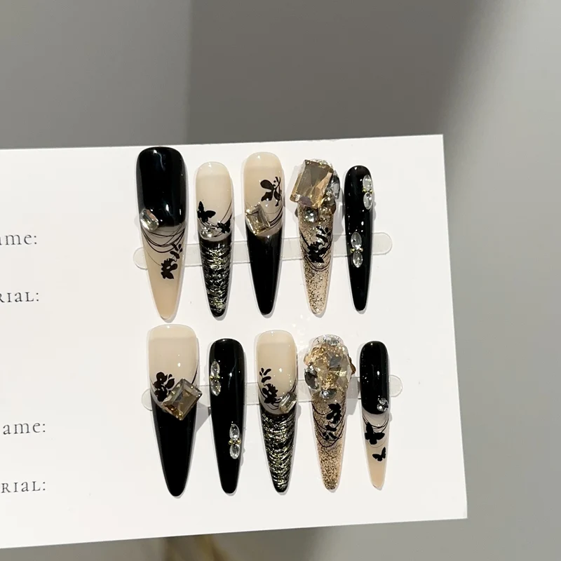 Künstlerisches Statement Press-On Nagelset