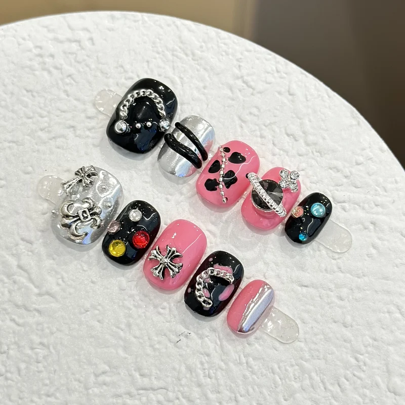 Künstlerisches Press-On Nagelkunst Set mit einzigartigen 3D Akzenten
