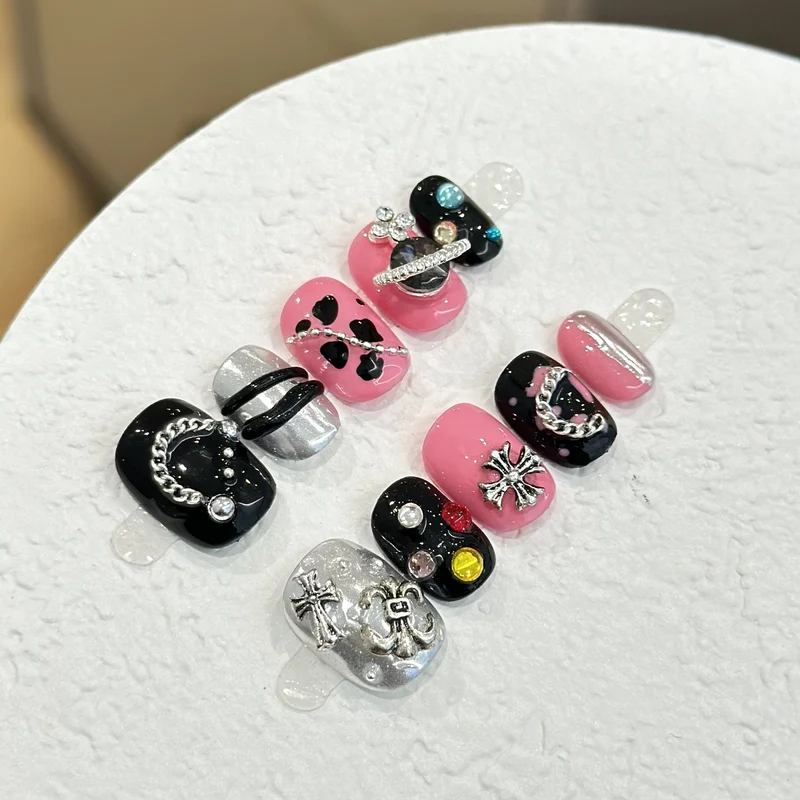 Künstlerisches Press-On Nagelkunst Set mit einzigartigen 3D Akzenten