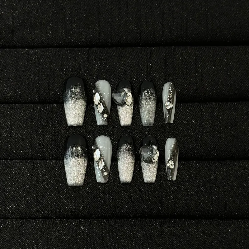 Künstlerisches Ombre Press-On Nagelset mit Edelsteinakzenten