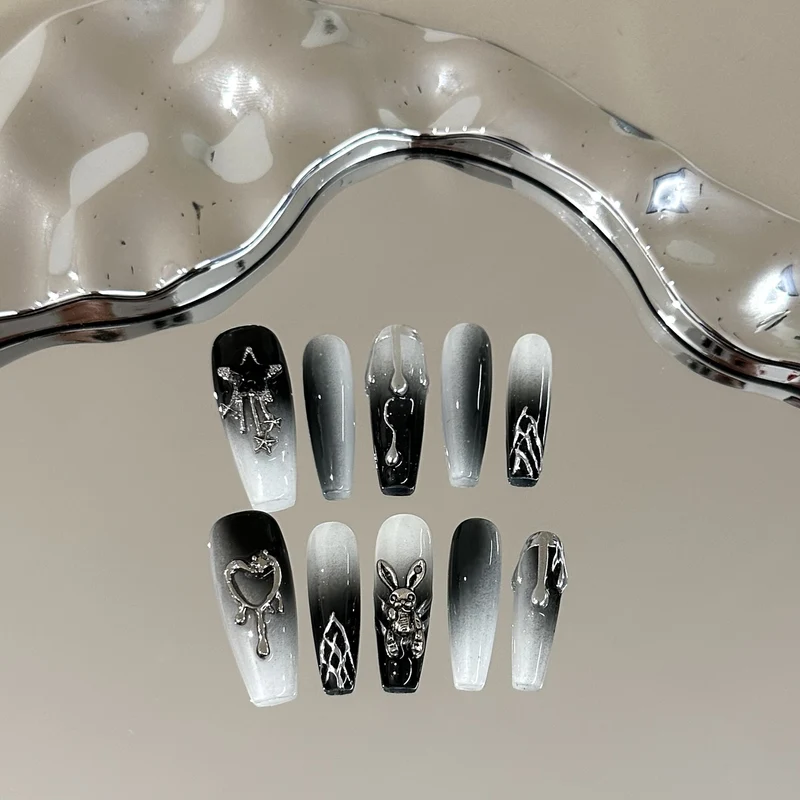 Künstlerisches gotisches Press-on-Nageldesign