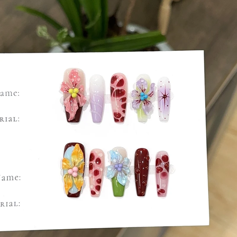 Künstlerisches Floral Press-On Nagelset