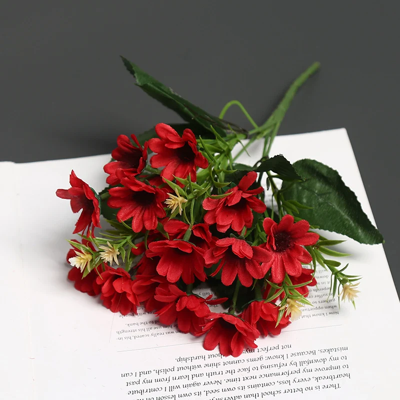 Realistische Blumenanordnung