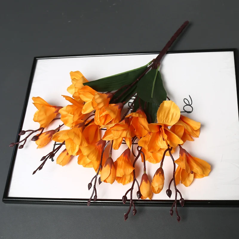 Realistische künstliche Orchideenarrangement