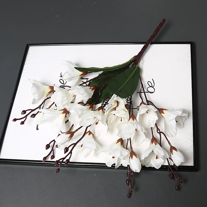 Realistische künstliche Orchideenarrangement