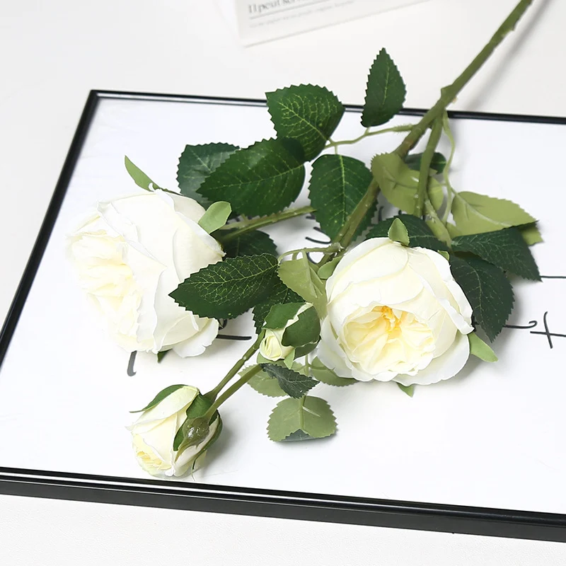 Luxuriöse Seidenrose Blumenarrangement