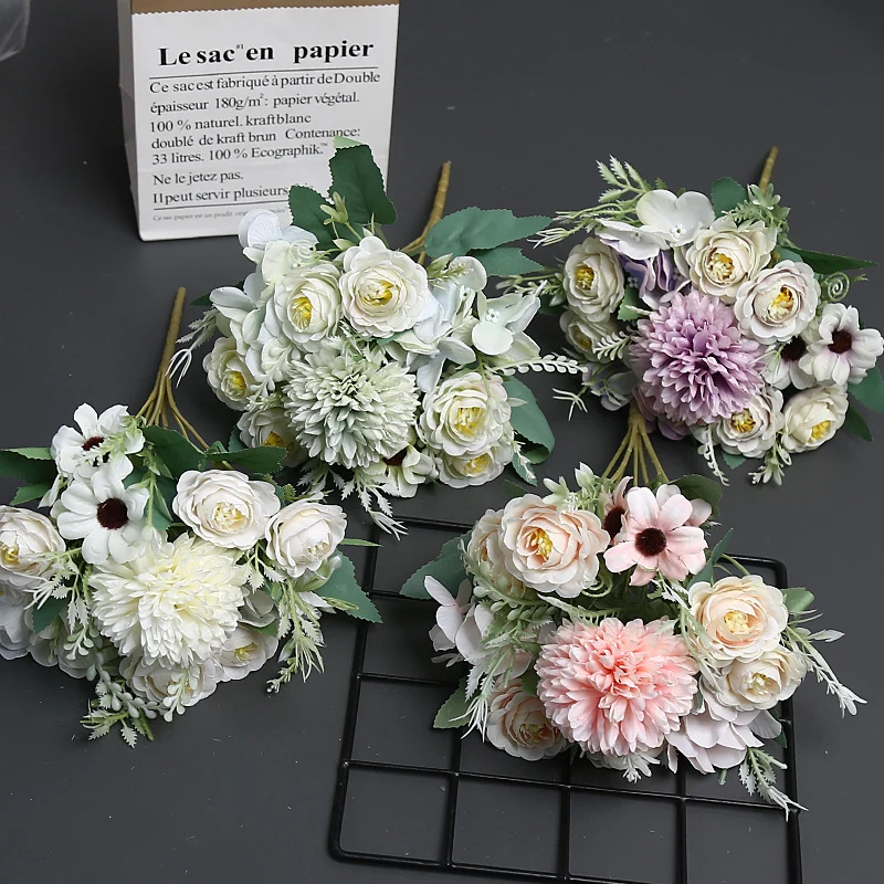 Lebensechtes Blumenstrauß-Arrangement