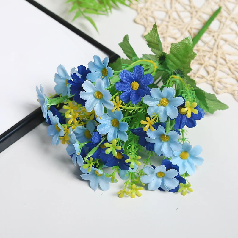 Lebensechter Stoff Blumenstrauß