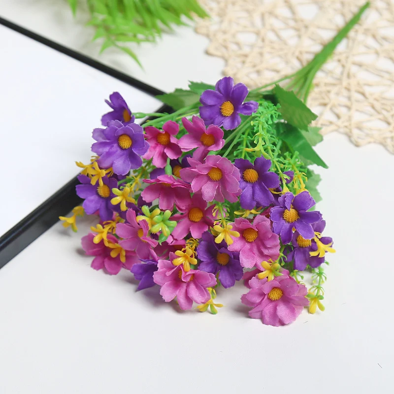 Lebensechter Stoff Blumenstrauß