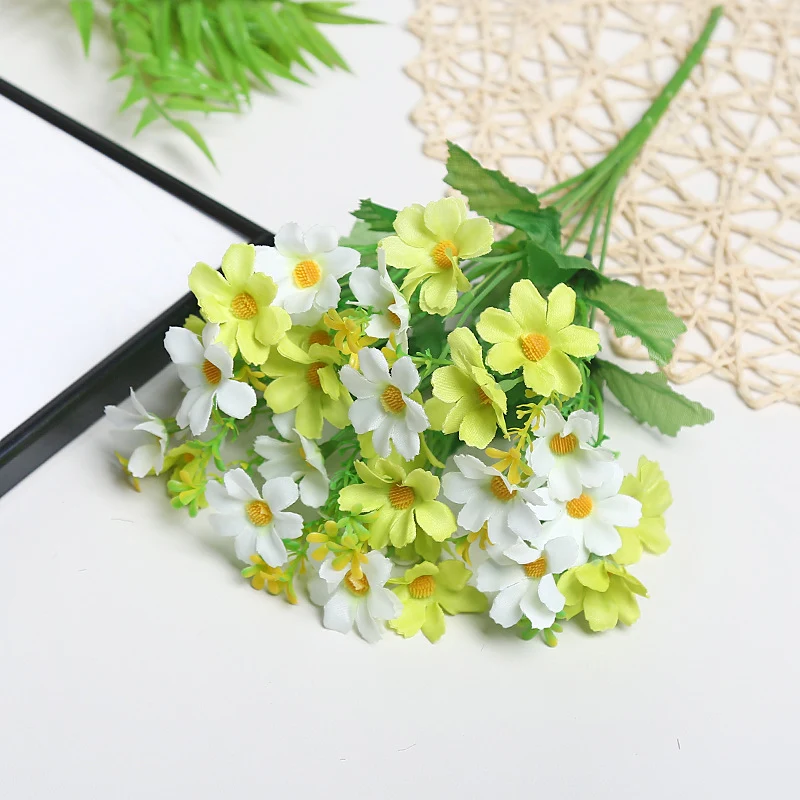 Lebensechter Stoff Blumenstrauß