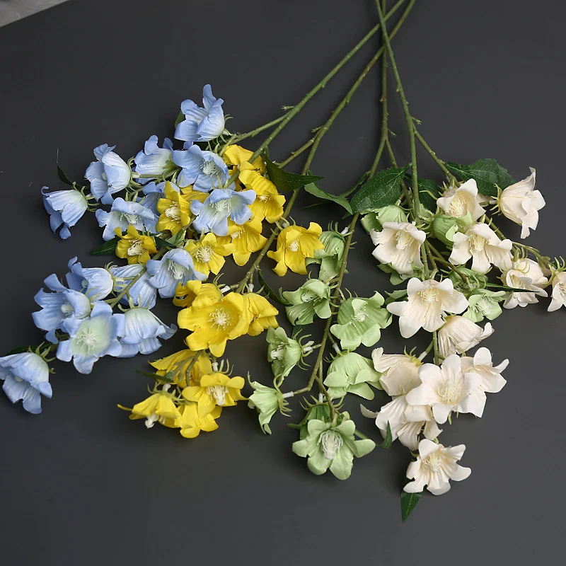 Florale Akzentstängel für die Wohnkultur-Darstellung