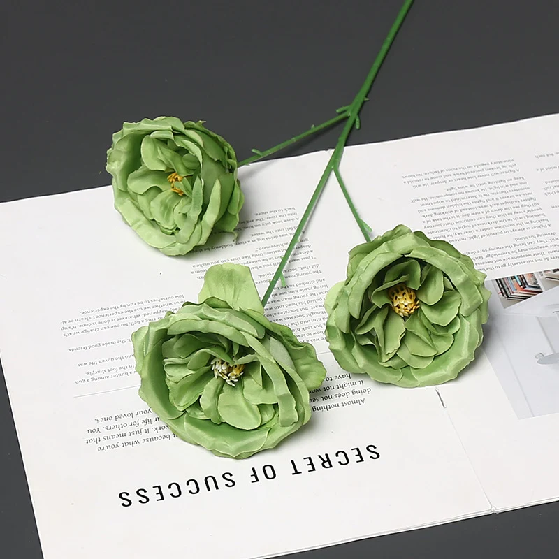 Elegante Seidenblume mit Stiel für die Wohnkultur dekorieren