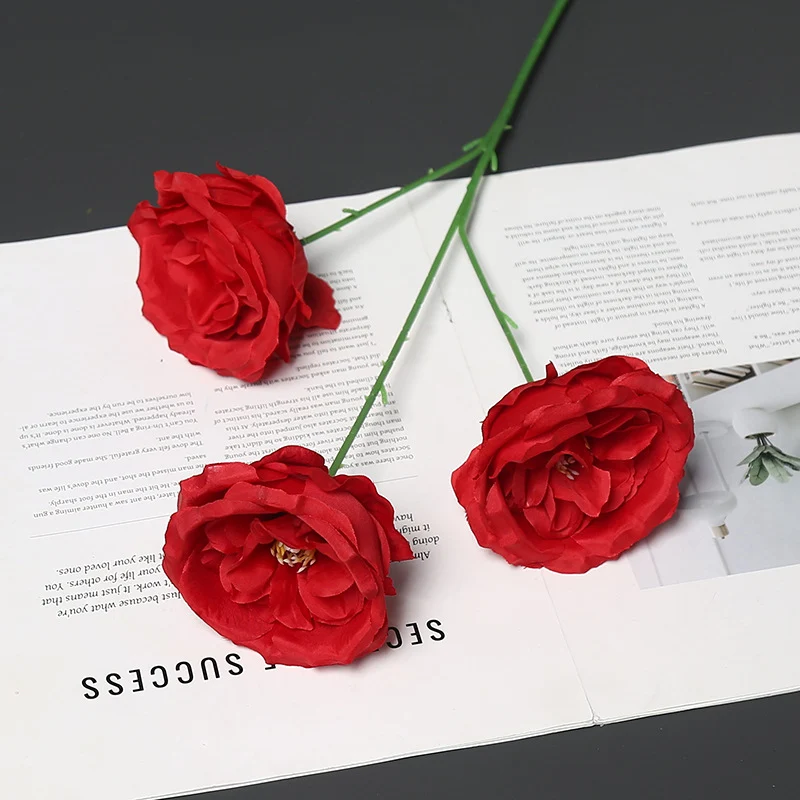Elegante Seidenblume mit Stiel für die Wohnkultur dekorieren
