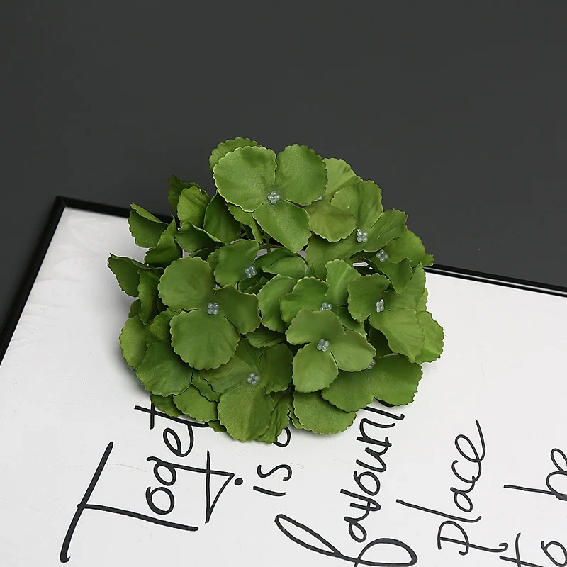 Elegante dekorative Blumenarrangement
