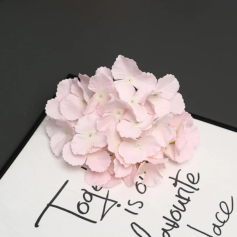 Elegante dekorative Blumenarrangement