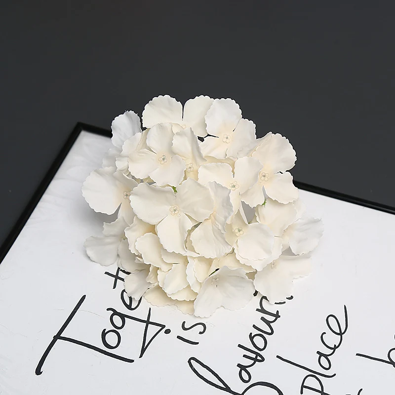 Elegante dekorative Blumenarrangement
