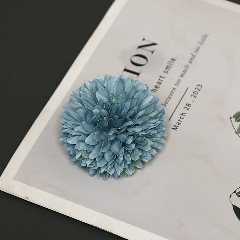 Elegante Chrysanthemen Blüten Haarschmuck