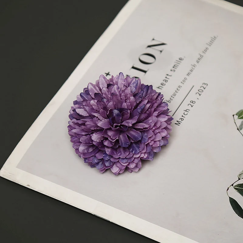 Elegante Chrysanthemen Blüten Haarschmuck