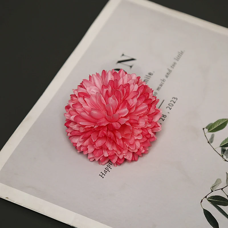 Elegante Chrysanthemen Blüten Haarschmuck