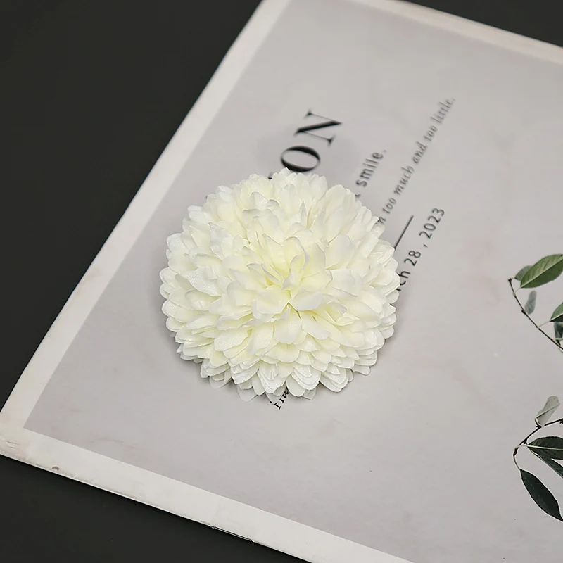 Elegante Chrysanthemen Blüten Haarschmuck