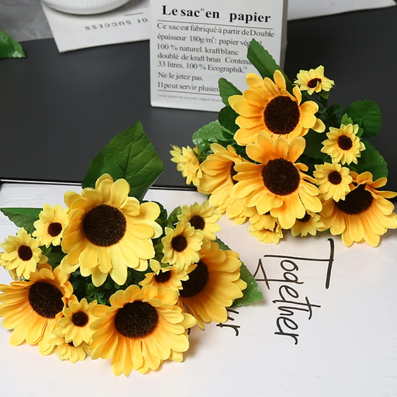 Dekorativer Sonnenblumenstrauß für die Wohnkultur Anzeige