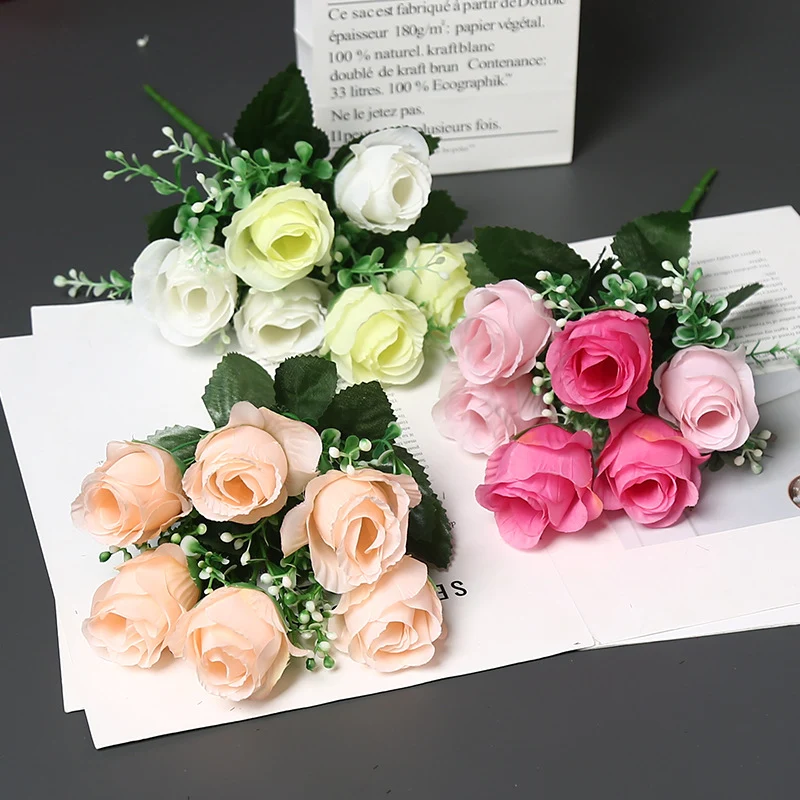 Dekoratives Blumenbouquet für die Heimdekoration