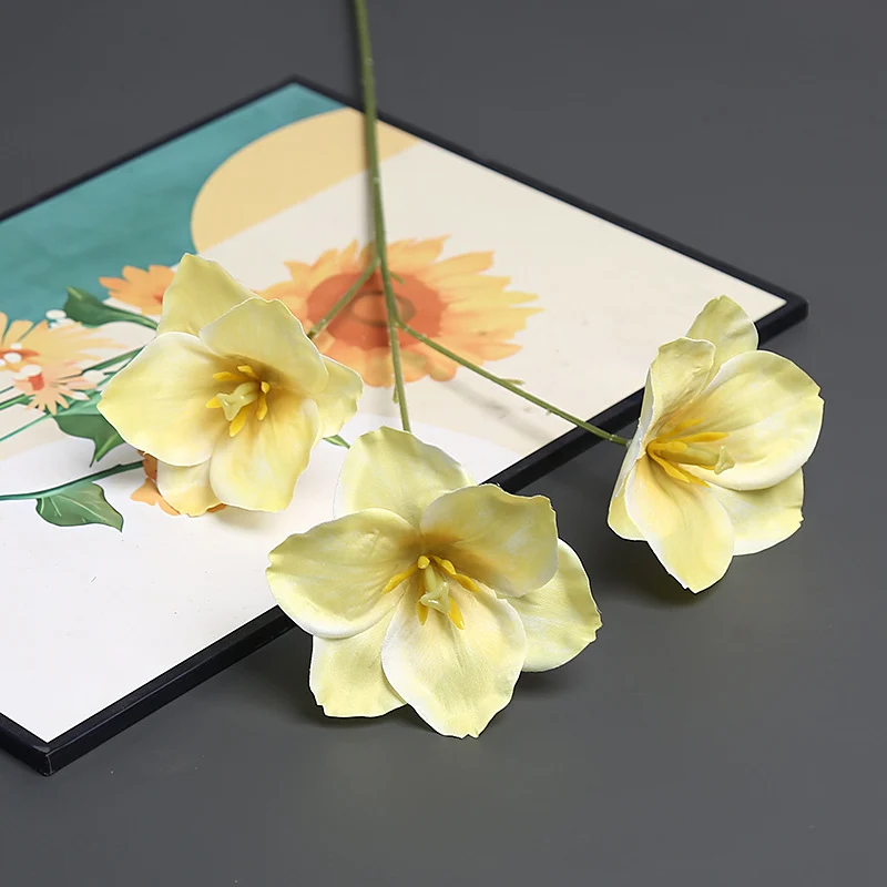 Dekorative Blumenstiel für die Innendekoration