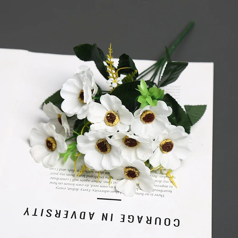 Dekorative Blumenstrauß für die Wohnkultur Anzeige