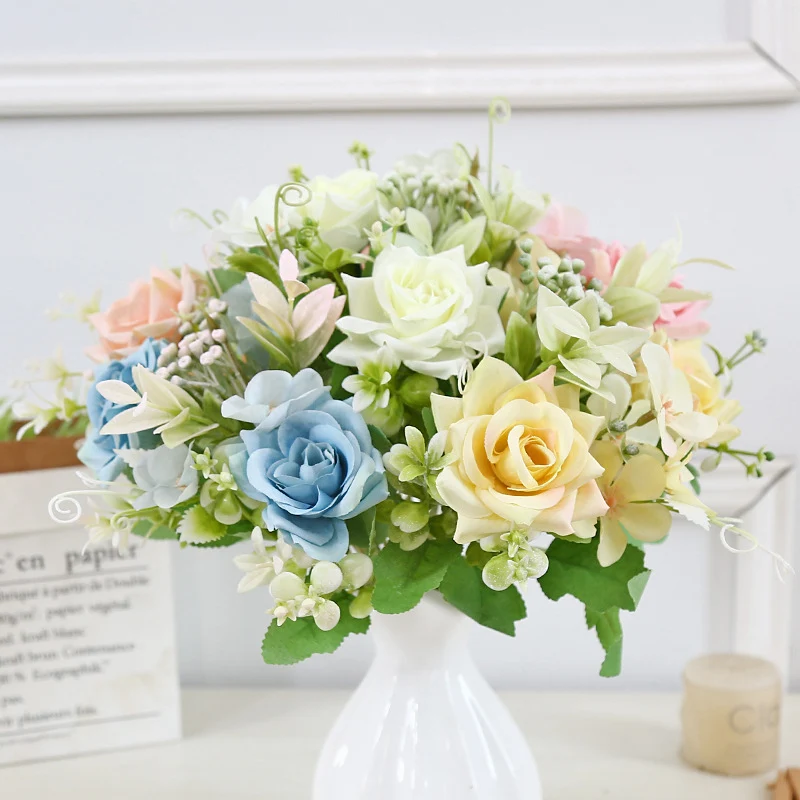 Dekorative Blumenarrangements für die Wohnkultur